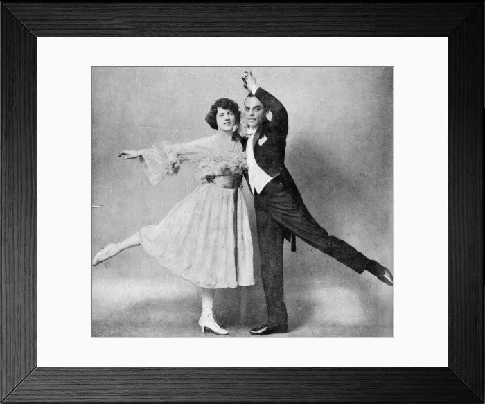 Framed Print : Maurice and Leonora Hughes, London, 1920 Framed Print : Maurice and Leonora Hughes, London, 1920