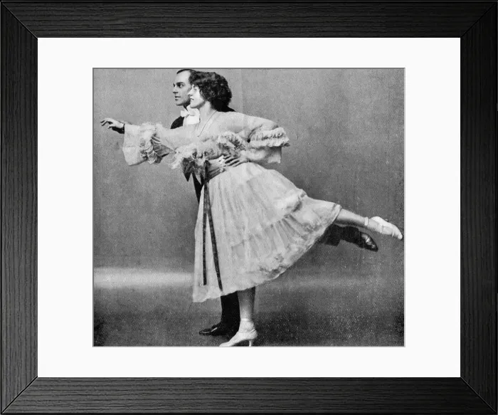 Framed Print : Maurice and Leonora Hughes, London, 1920 Framed Print : Maurice and Leonora Hughes, London, 1920