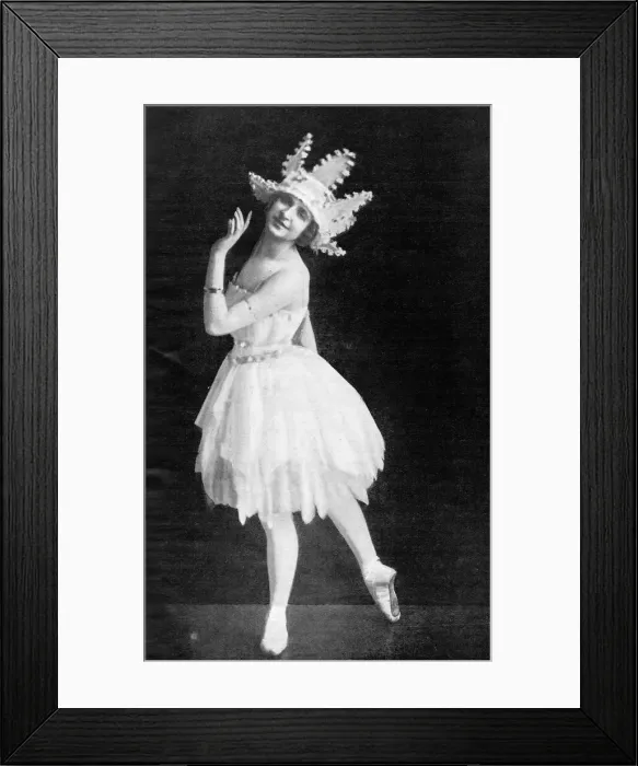 Framed Print : The dancer Ettorina Mazzuchelli, London, 1919 Framed Print : The dancer Ettorina Mazzuchelli, London, 1919