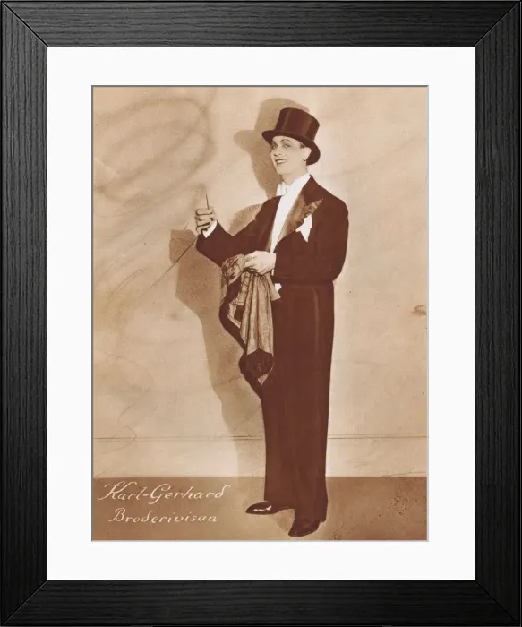 Framed Print : Karl Gerhard in Ernst Rolfs 1931 show at the China Theatre Framed Print : Karl Gerhard in Ernst Rolfs 1931 show at the China Theatre