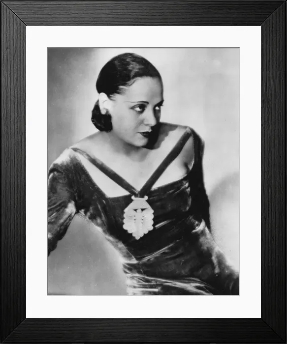 Framed Print : Photograph of the French singer Lucienne Boyer, 1930s Framed Print : Photograph of the French singer Lucienne Boyer, 1930s