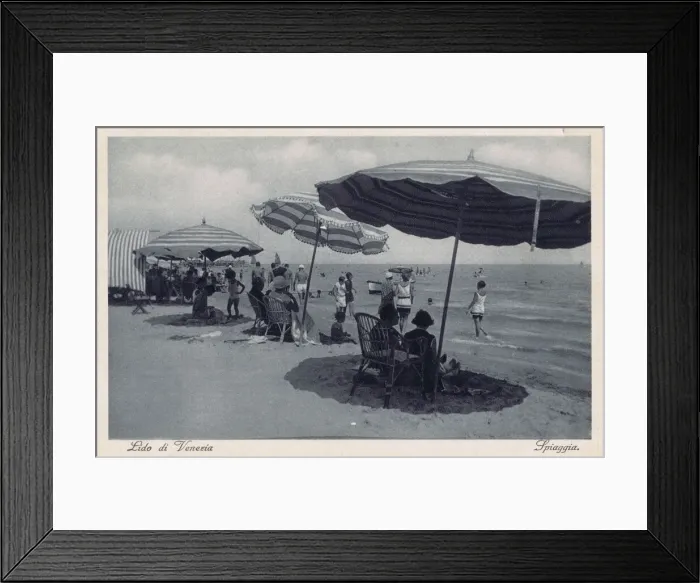 Framed Print : A view of the beach and bathers at the Lido, Venice, 1920s Framed Print : A view of the beach and bathers at the Lido, Venice, 1920s