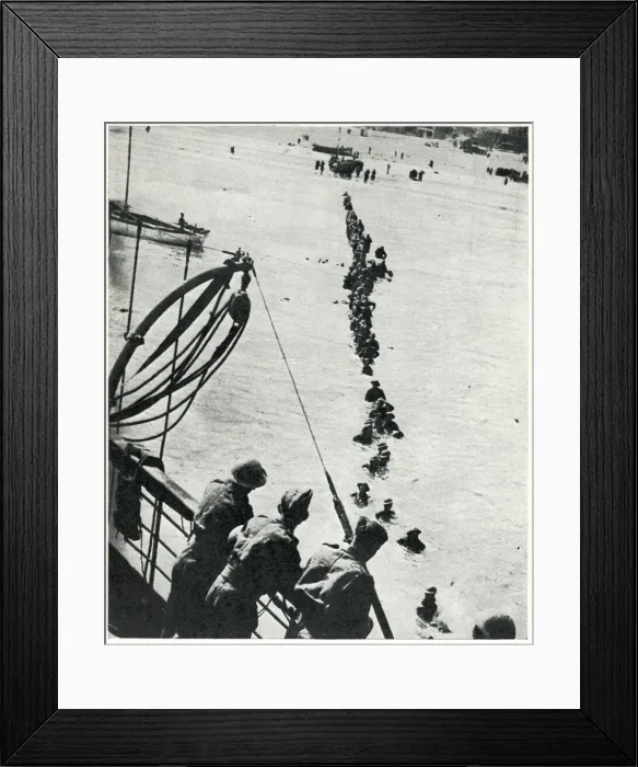 Framed Print : British troops evacuating from Dunkirk, WW2 Framed Print : British troops evacuating from Dunkirk, WW2