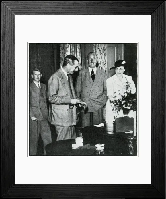 Framed Print : British ambassadors returned to England, September 1939 Framed Print : British ambassadors returned to England, September 1939