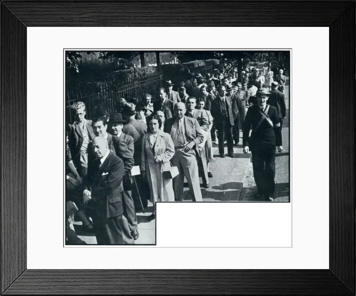 Framed Print : Enemy aliens queue to register in London, September 1939