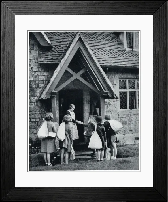 Framed Print : Evacuees receive their kit bags in the country 1939 Framed Print : Evacuees receive their kit bags in the country 1939
