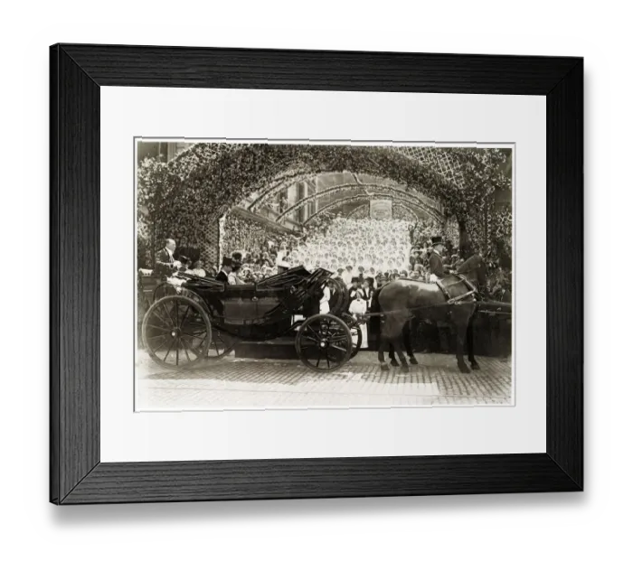 Framed Print : King George V and Queen Mary in Dundee, Scotland Framed Print : King George V and Queen Mary in Dundee, Scotland