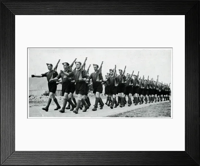 Framed Print : Soldiers marching in shorts in Wales, September 1939 Framed Print : Soldiers marching in shorts in Wales, September 1939