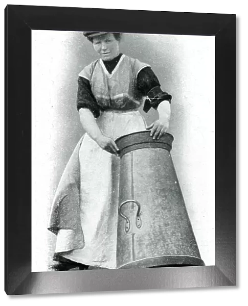 Londons first female railway porter, April 1915