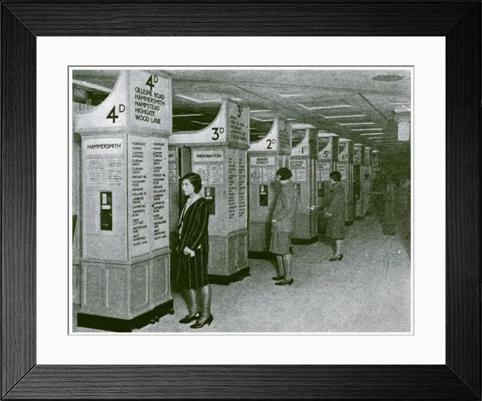 Framed Print : London Underground station booking hall Framed Print : London Underground station booking hall