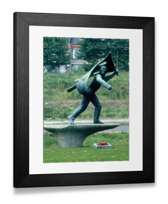 Framed Print : Jan van Hoof Memorial Statue, Nijmegen, Holland Framed Print : Jan van Hoof Memorial Statue, Nijmegen, Holland