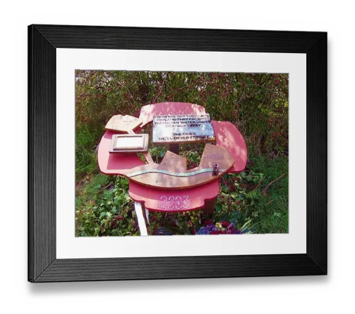 Framed Print : Private Memorial, Old Lonsdale Church, Oosterbeek Framed Print : Private Memorial, Old Lonsdale Church, Oosterbeek