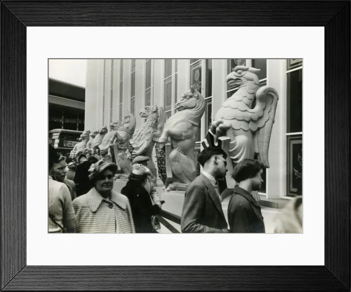 Framed Print : Heraldic statues outside Westminster Abbey, London Framed Print : Heraldic statues outside Westminster Abbey, London