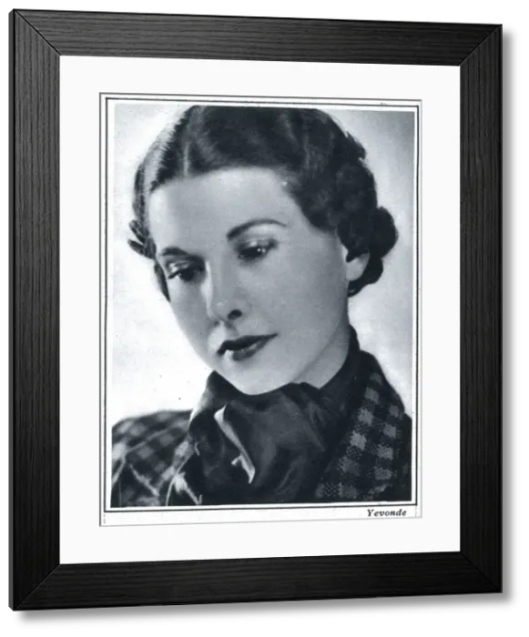 Framed Print : Elizabeth Cowell by Madame Yevonde Framed Print : Elizabeth Cowell by Madame Yevonde