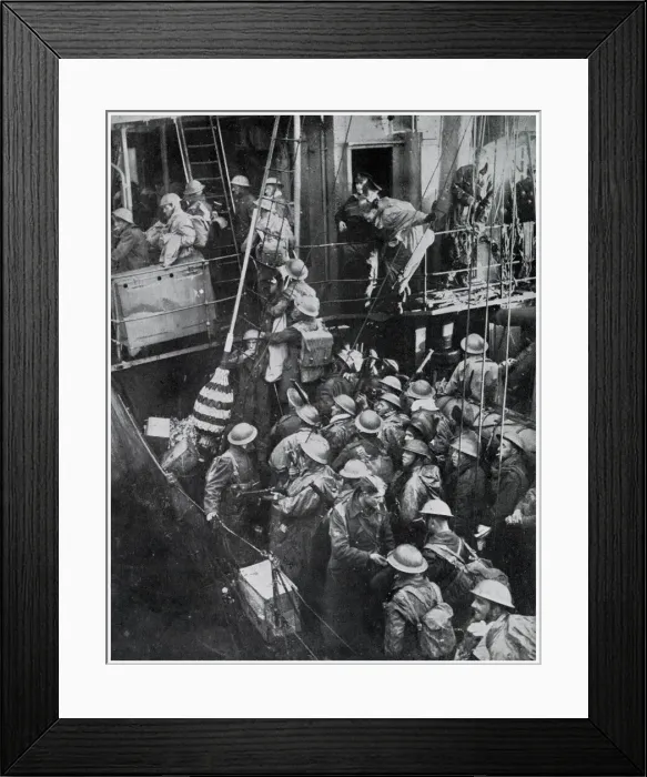 Framed Print : British Expeditionary Force evacuating from Dunkirk, WW2 Framed Print : British Expeditionary Force evacuating from Dunkirk, WW2