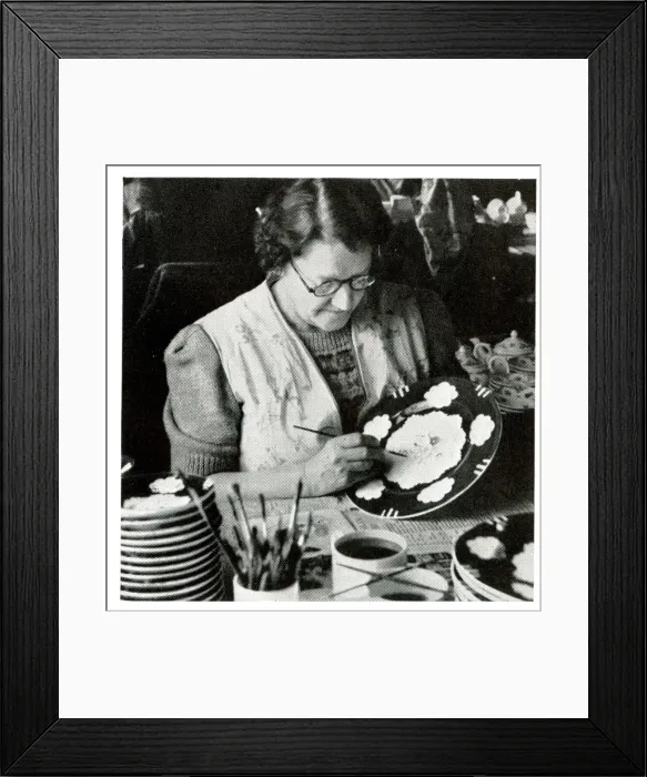 Framed Print : Ceramics artist filling in outline print on china Framed Print : Ceramics artist filling in outline print on china
