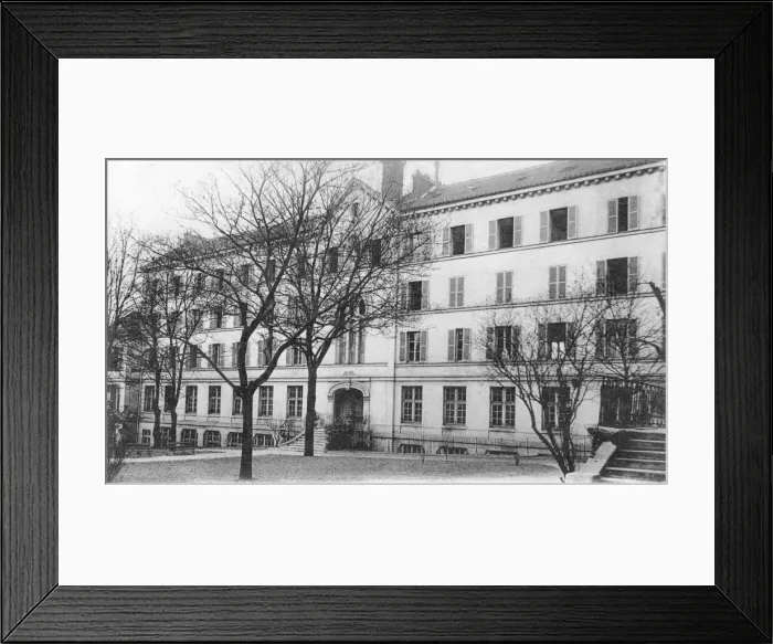 Framed Print : Asile de Petits Orphelins, Menilmontant - Main Building Framed Print : Asile de Petits Orphelins, Menilmontant - Main Building