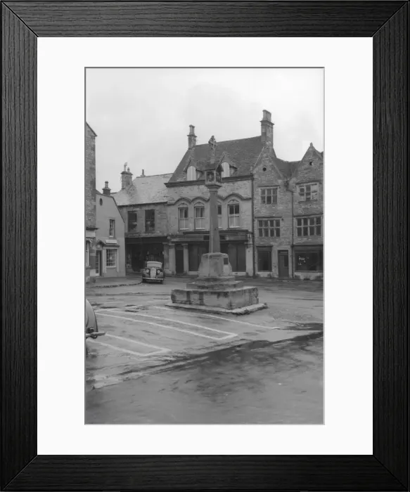 Framed Print : Medieval Market Cross, Market Square, Stow-on-the-Wold Framed Print : Medieval Market Cross, Market Square, Stow-on-the-Wold