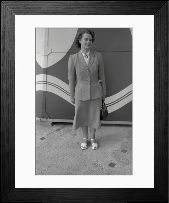 Framed Print : Smartly-dressed young lady in front of a patterned backdrop Framed Print : Smartly-dressed young lady in front of a patterned backdrop