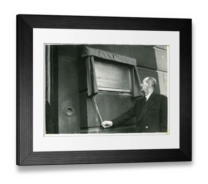 Framed Print : Photograph of Lord Dudley Gordon unveiling a plaque Framed Print : Photograph of Lord Dudley Gordon unveiling a plaque