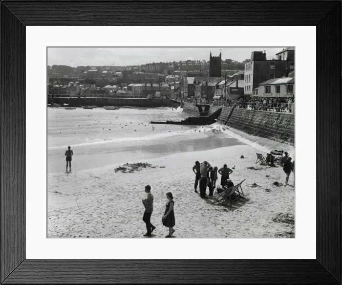 Framed Print : Holidaymakers on the harbour beach, St Ives, Cornwall Framed Print : Holidaymakers on the harbour beach, St Ives, Cornwall