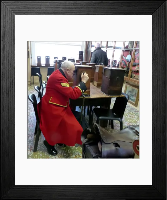 Framed Print : Chelsea Pensioner Colour Sgt Denis Shiels, Sanctuary Wood Framed Print : Chelsea Pensioner Colour Sgt Denis Shiels, Sanctuary Wood