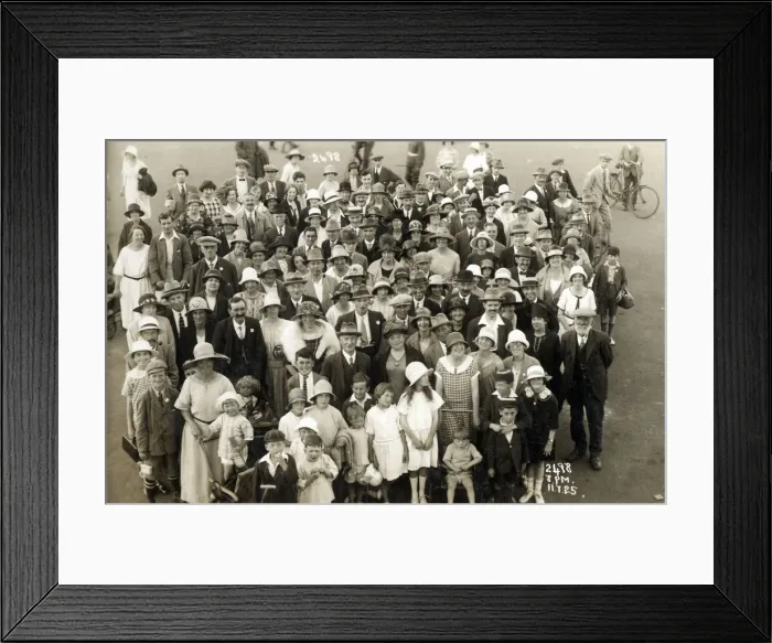 Framed Print : Large group of holidaymakers on a British beach Framed Print : Large group of holidaymakers on a British beach