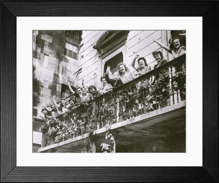 Framed Print : VE Day - celebrations in London Framed Print : VE Day - celebrations in London