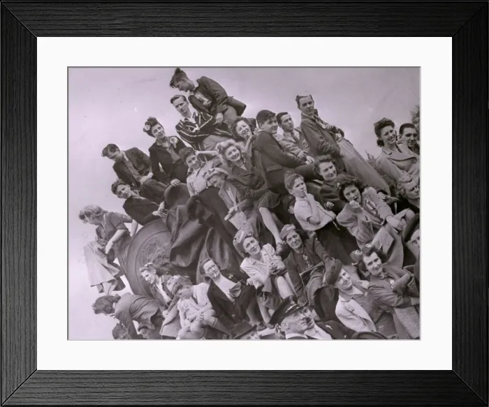 Framed Print : VE Day - celebrations in London Framed Print : VE Day - celebrations in London