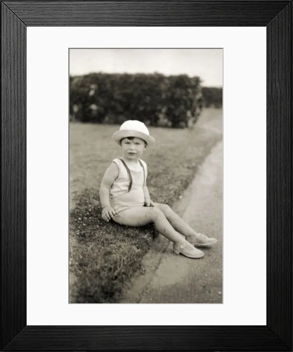Framed Print : Young child in sunhat and sandals - Margate, Kent Framed Print : Young child in sunhat and sandals - Margate, Kent