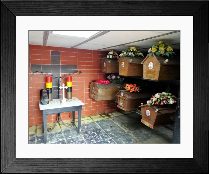 Framed Print : Flemish Soldiers Memorial Crypt, Zonnbeke