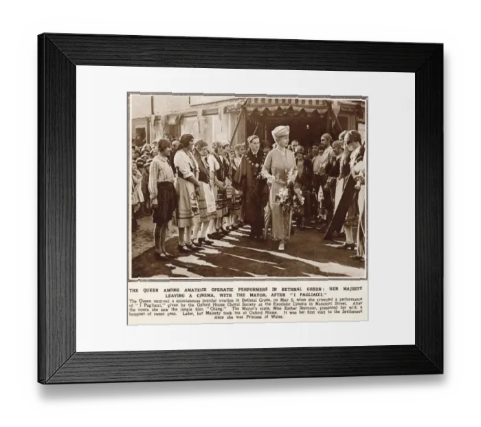 Framed Print : Queen Mary on a visit to Bethnal Green in the east end of London Framed Print : Queen Mary on a visit to Bethnal Green in the east end of London