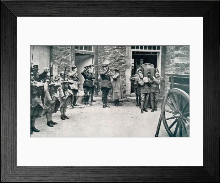 Framed Print : The Unknown British Warrior begins his homeward journey from France to be buried in Framed Print : The Unknown British Warrior begins his homeward journey from France to be buried in
