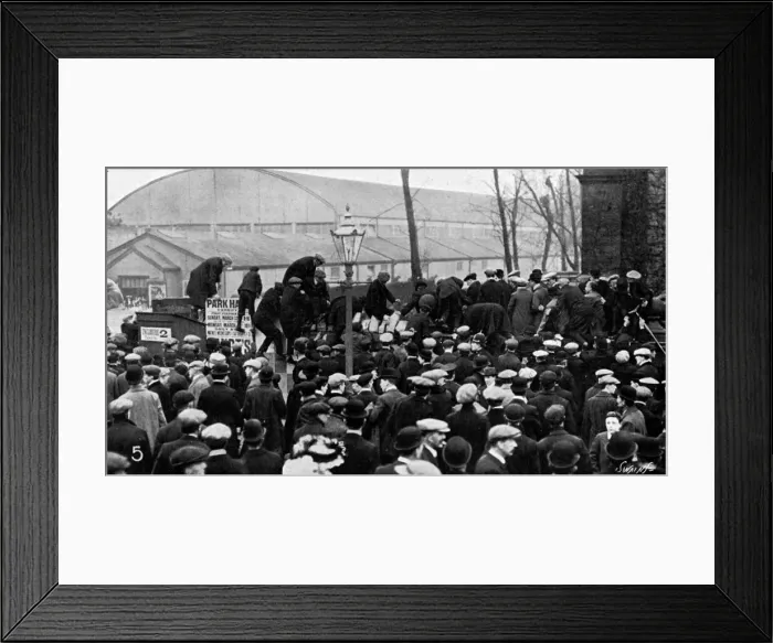 Framed Print : Wales win the Rugby Championship with a win over Ireland at Cardiff Arms Park Framed Print : Wales win the Rugby Championship with a win over Ireland at Cardiff Arms Park