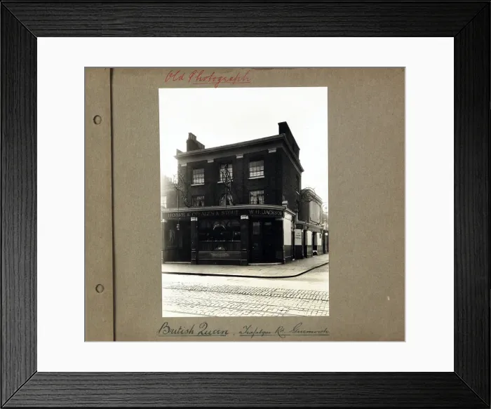 Framed Print : Photograph of British Queen PH, Greenwich, London Framed Print : Photograph of British Queen PH, Greenwich, London