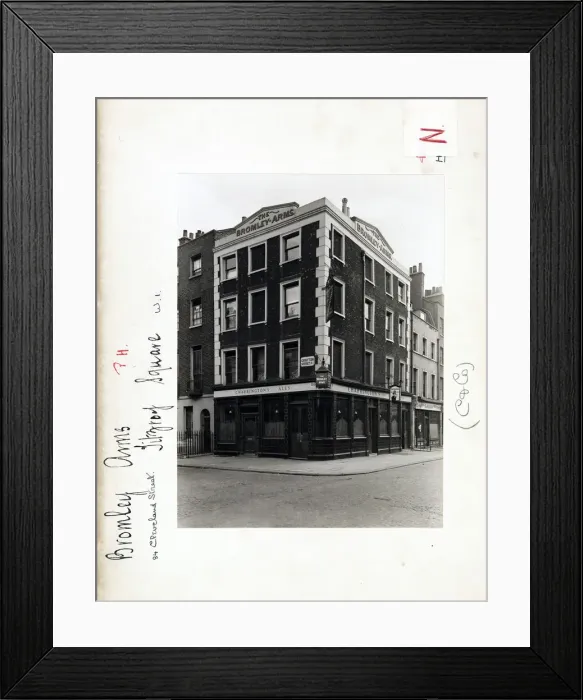 Framed Print : Photograph of Bromley Arms, Euston, London Framed Print : Photograph of Bromley Arms, Euston, London