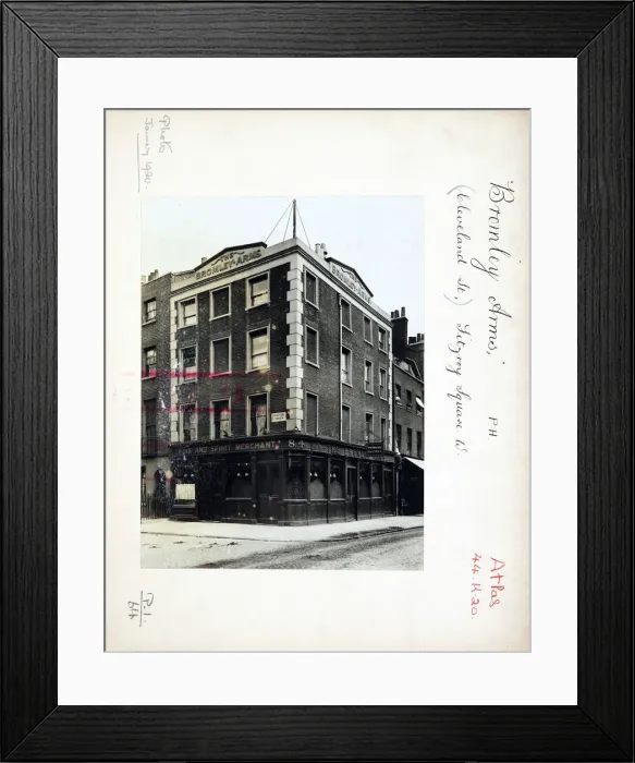 Framed Print : Photograph of Bromley Arms, Euston, London Framed Print : Photograph of Bromley Arms, Euston, London