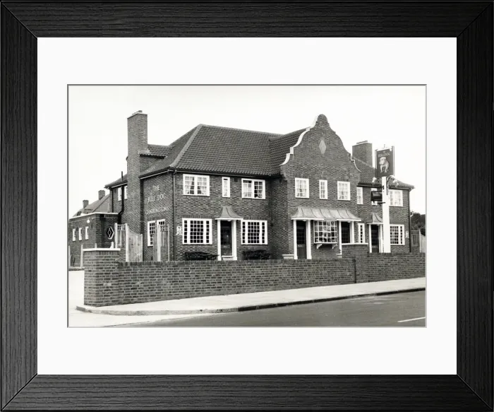 Framed Print : Photograph of Bulldog PH, Enfield, Greater London Framed Print : Photograph of Bulldog PH, Enfield, Greater London