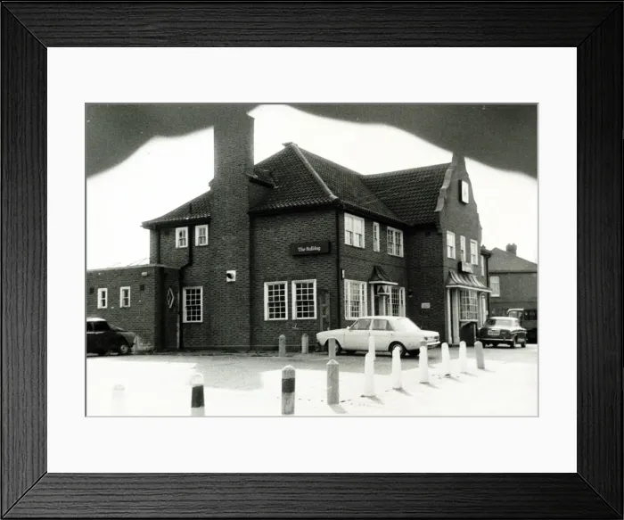 Framed Print : Photograph of Bulldog PH, Enfield, Greater London Framed Print : Photograph of Bulldog PH, Enfield, Greater London