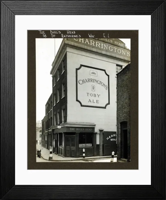 Framed Print : Photograph of Bulls Head PH, East Smithfield (Old), London Framed Print : Photograph of Bulls Head PH, East Smithfield (Old), London