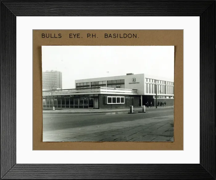 Framed Print : Photograph of Bullseye PH, Basildon, Essex Framed Print : Photograph of Bullseye PH, Basildon, Essex