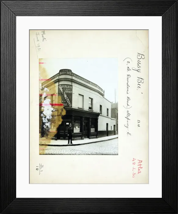 Framed Print : Photograph of Busy Bee PH, Stepney, London Framed Print : Photograph of Busy Bee PH, Stepney, London