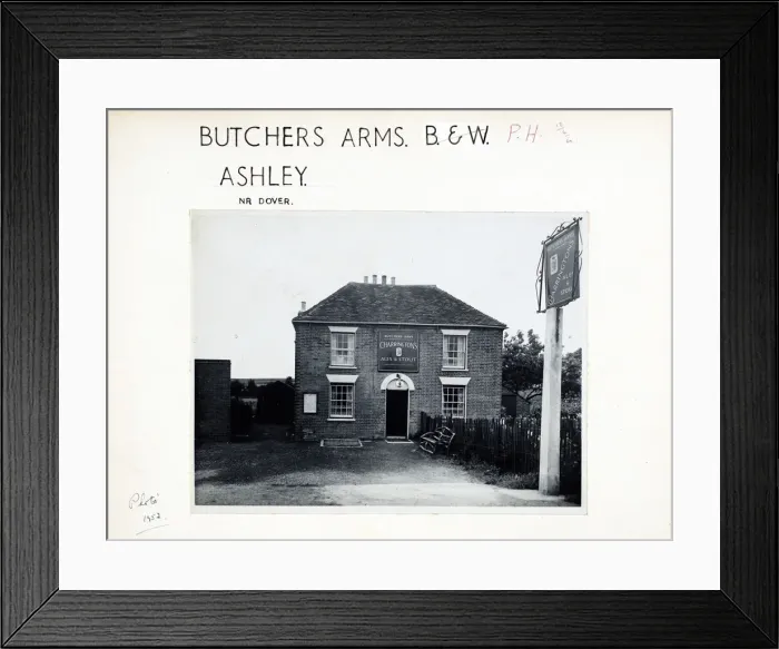 Framed Print : Photograph of Butchers Arms, Ashley, Kent Framed Print : Photograph of Butchers Arms, Ashley, Kent