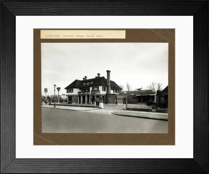 Framed Print : Photograph of Cambridge PH, Palmers Green, London Framed Print : Photograph of Cambridge PH, Palmers Green, London