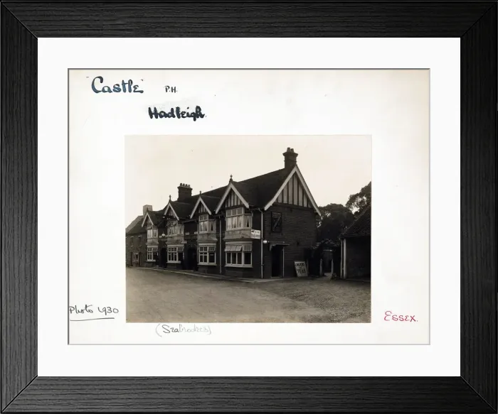 Framed Print : Photograph of Castle PH, Hadleigh, Essex Framed Print : Photograph of Castle PH, Hadleigh, Essex