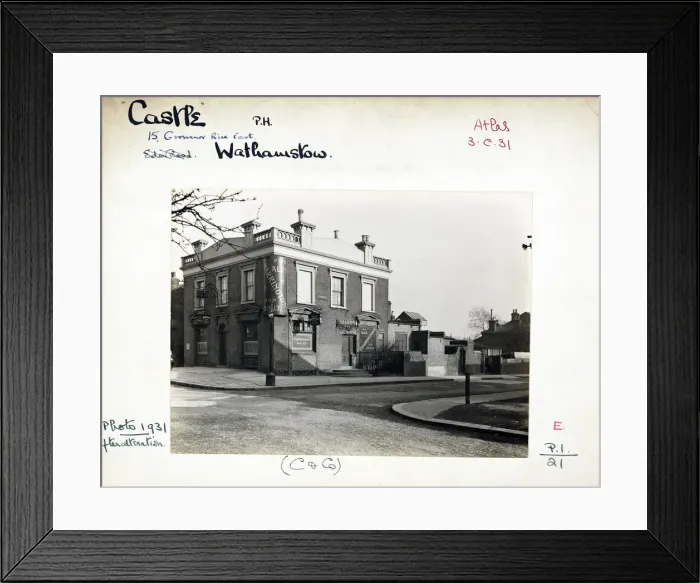 Framed Print : Photograph of Castle PH, Walthamstow, London Framed Print : Photograph of Castle PH, Walthamstow, London