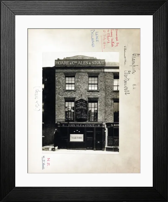 Framed Print : Photograph of Champion Arms, Clerkenwell, London Framed Print : Photograph of Champion Arms, Clerkenwell, London