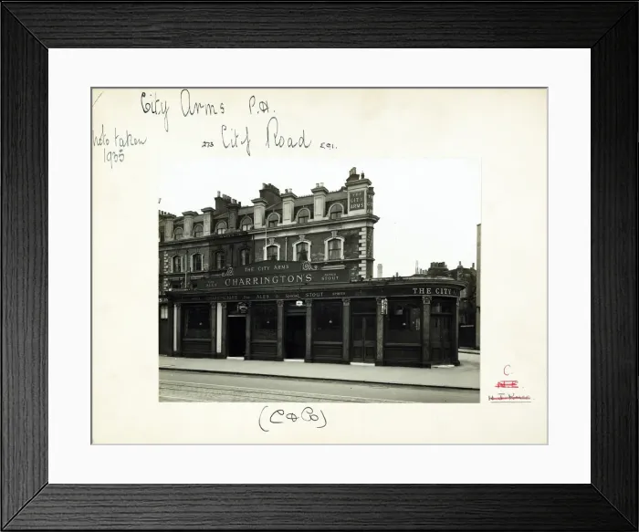 Framed Print : Photograph of City Arms, Islington, London Framed Print : Photograph of City Arms, Islington, London
