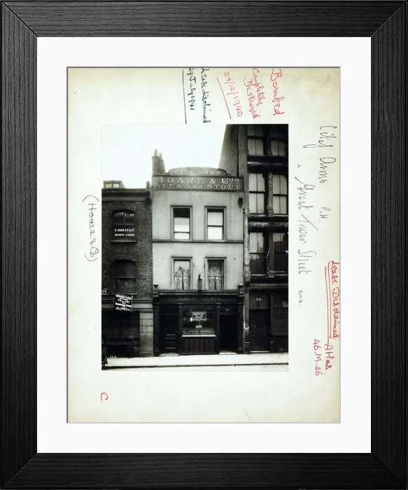 Framed Print : Photograph of City Arms, Monument, London Framed Print : Photograph of City Arms, Monument, London