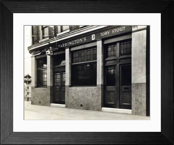 Framed Print : Photograph of Clarendon Arms, Camberwell, London Framed Print : Photograph of Clarendon Arms, Camberwell, London